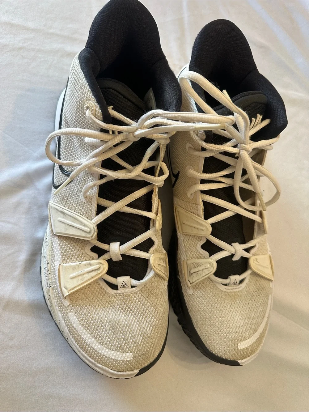 Nike Cream and Black Women's Training Sneakers